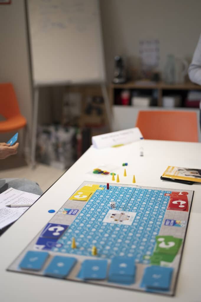 Jeu de plateau pédagogique utilisé lors d'un atelier de prévention