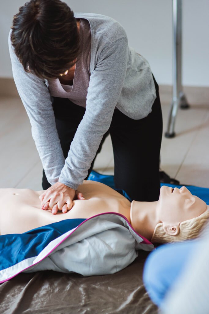 Atelier premiers secours animé lors d'une journée sécurité en entreprise